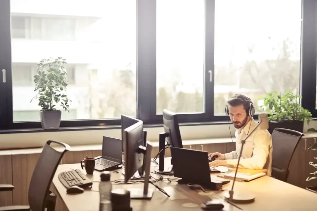 Man working in a computer